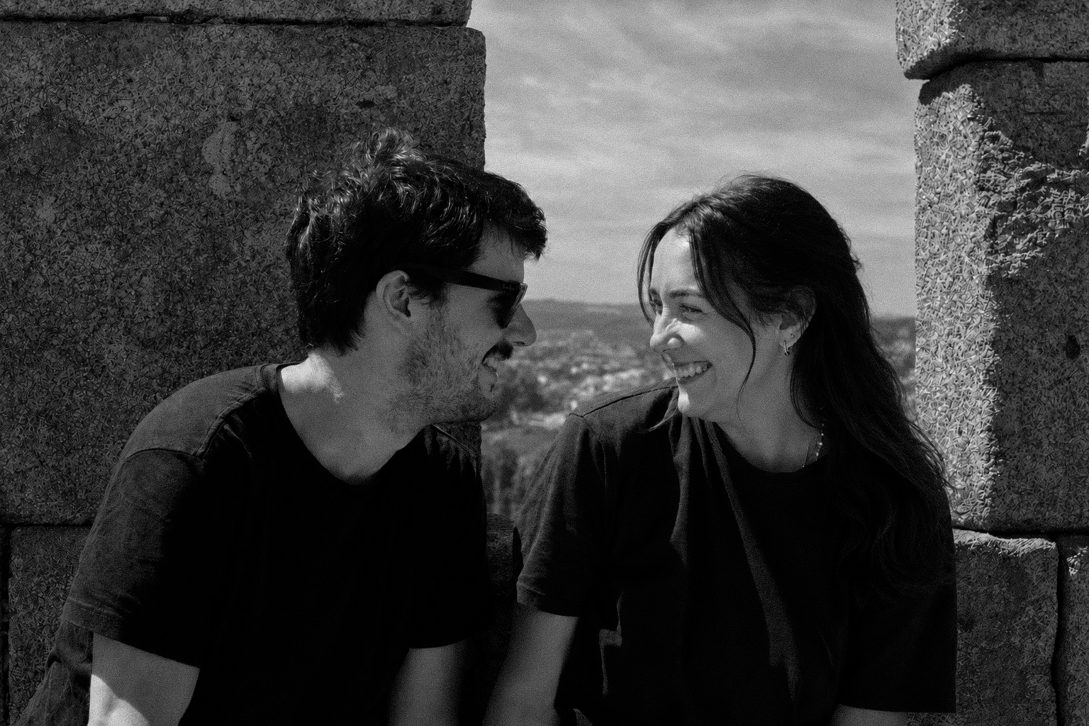 Nicolau e Melissa ao ar livre